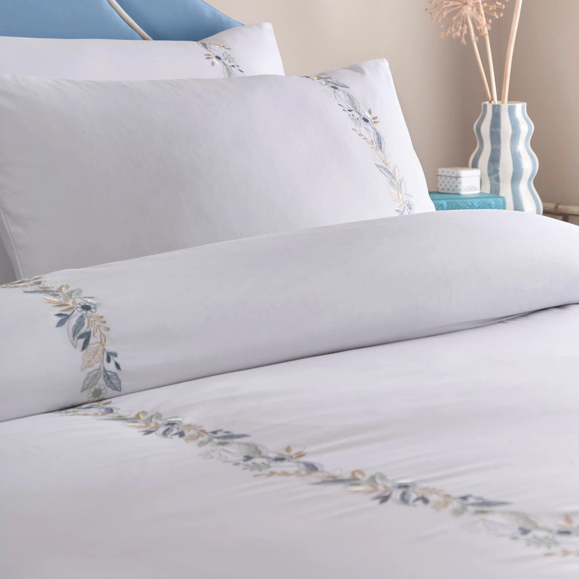 Appletree Boutique Julianna Embroidery Duvet Cover Set - White