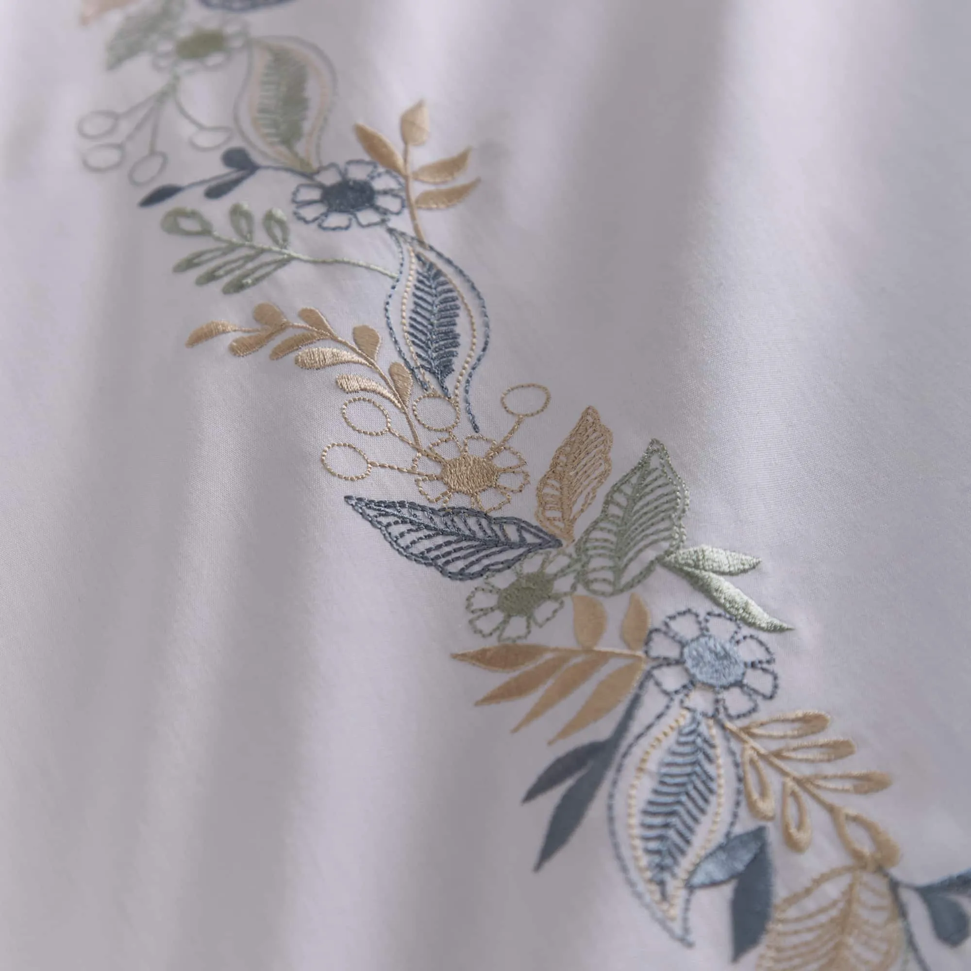 Appletree Boutique Julianna Embroidery Duvet Cover Set - White