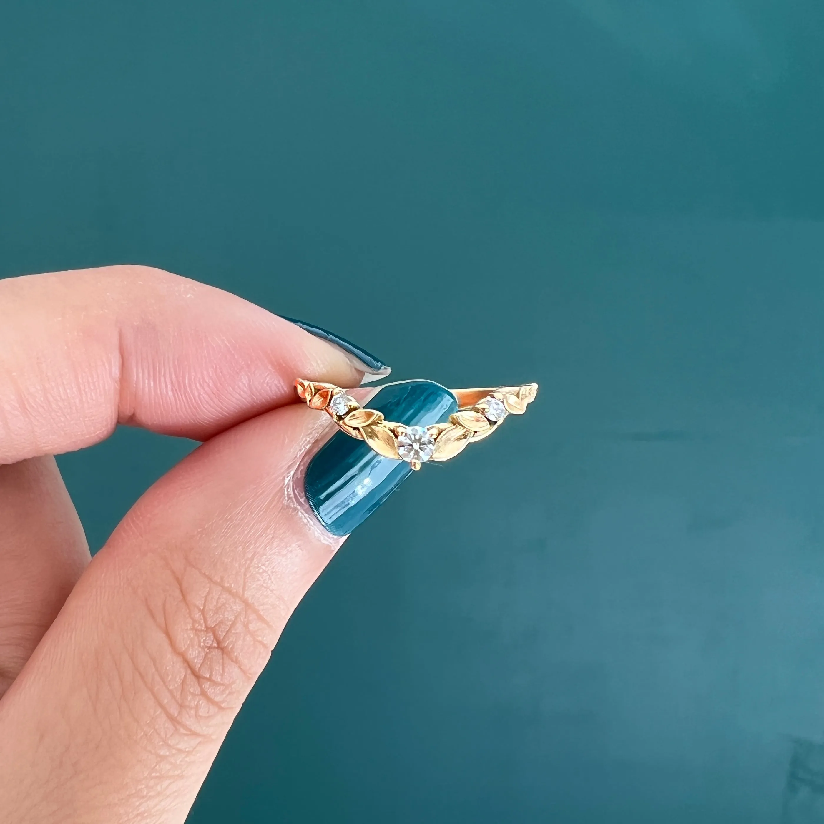 Bay Leaf Curved Diamond Band