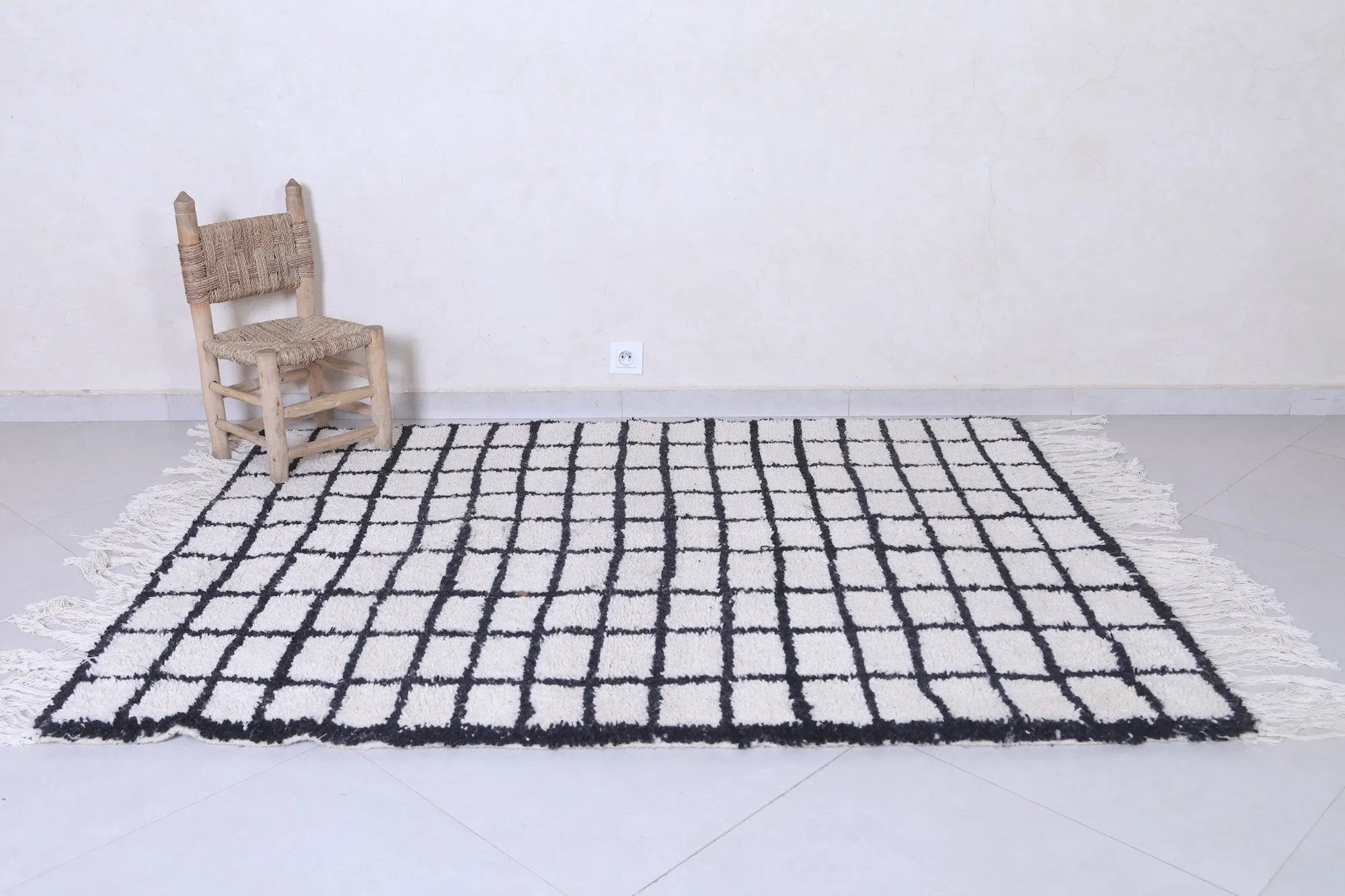 Berber Moroccan Rug 4.7 x 6.3 Ft - Handmade Wool Rug