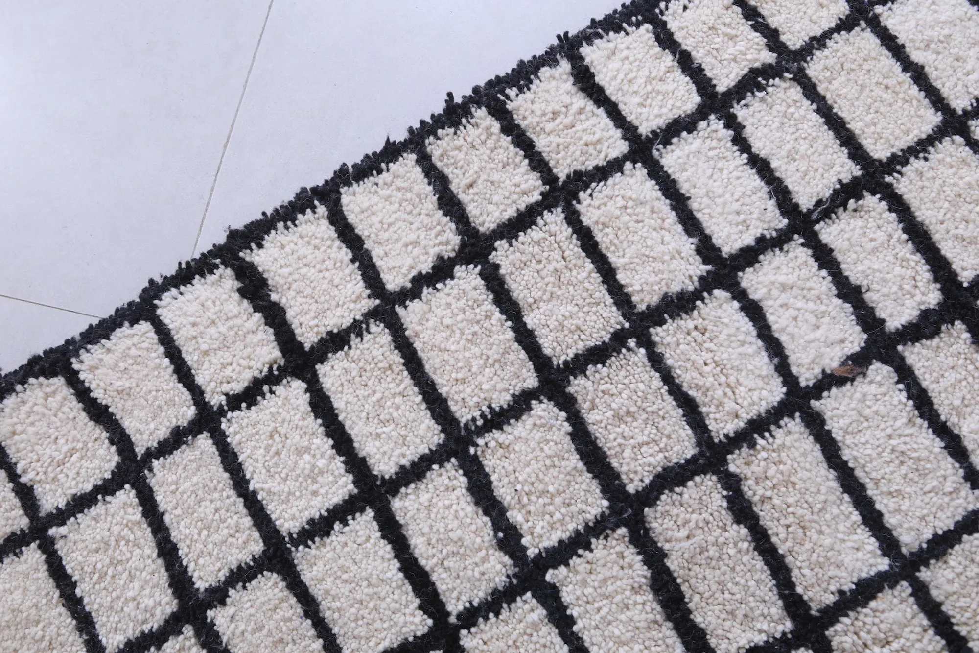 Berber Moroccan Rug 4.7 x 6.3 Ft - Handmade Wool Rug