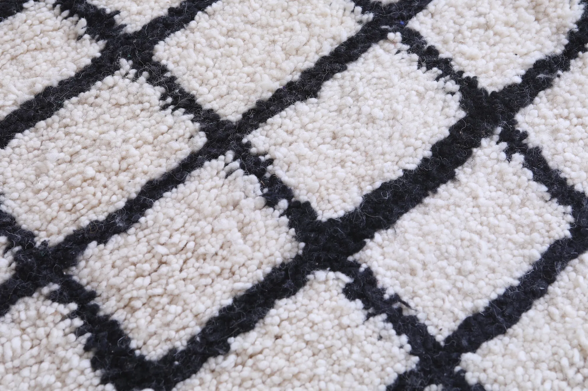 Berber Moroccan Rug 4.7 x 6.3 Ft - Handmade Wool Rug