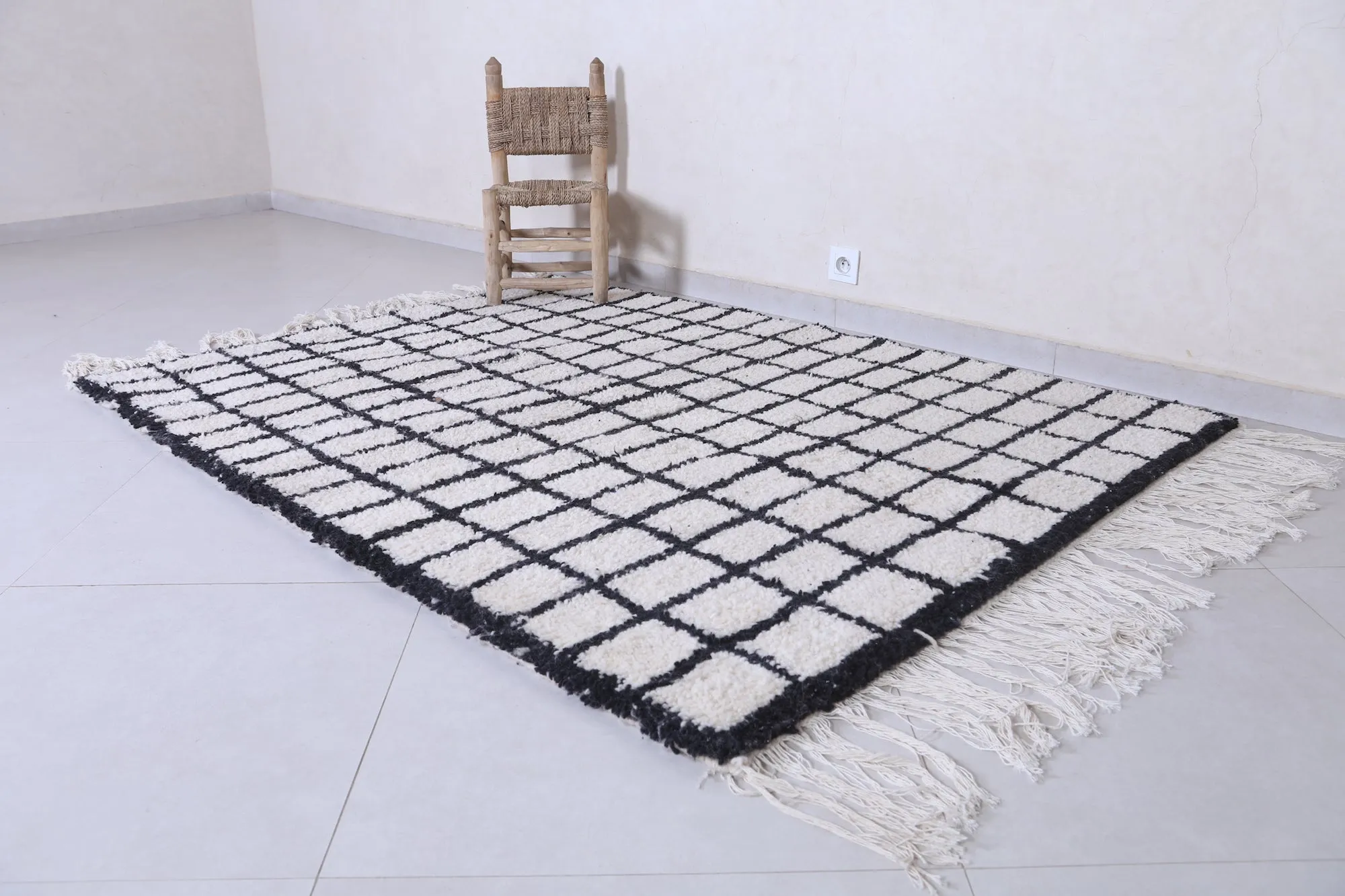 Berber Moroccan Rug 4.7 x 6.3 Ft - Handmade Wool Rug