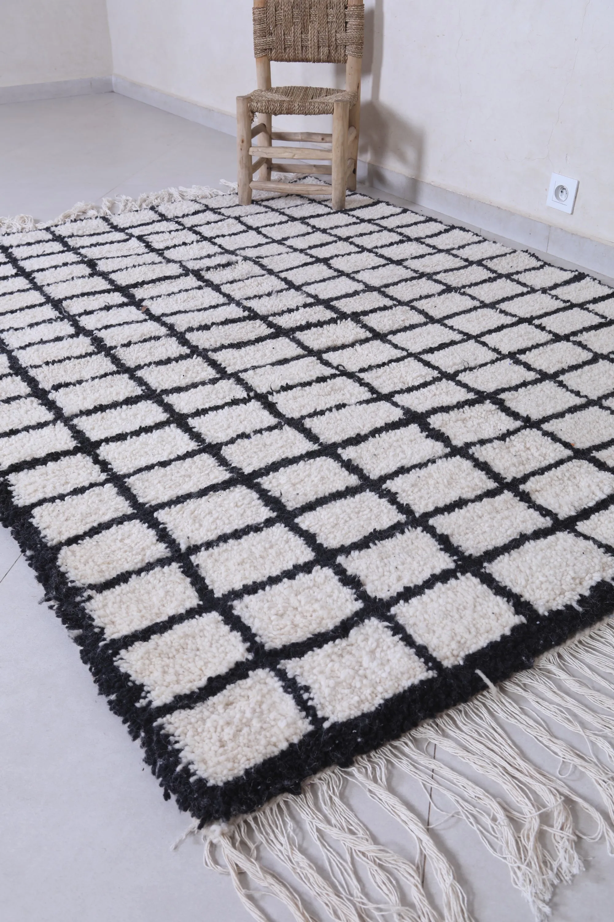 Berber Moroccan Rug 4.7 x 6.3 Ft - Handmade Wool Rug