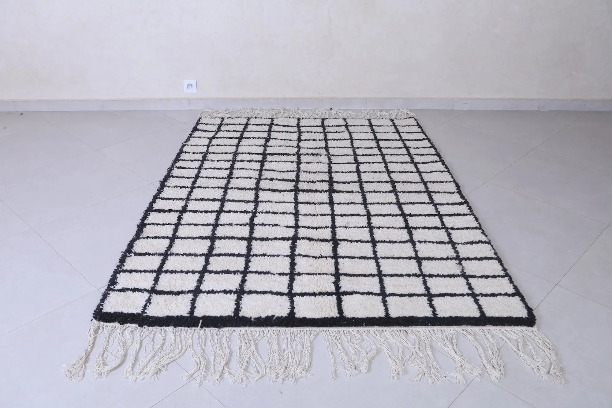 Berber Moroccan Rug 4.7 x 6.3 Ft - Handmade Wool Rug