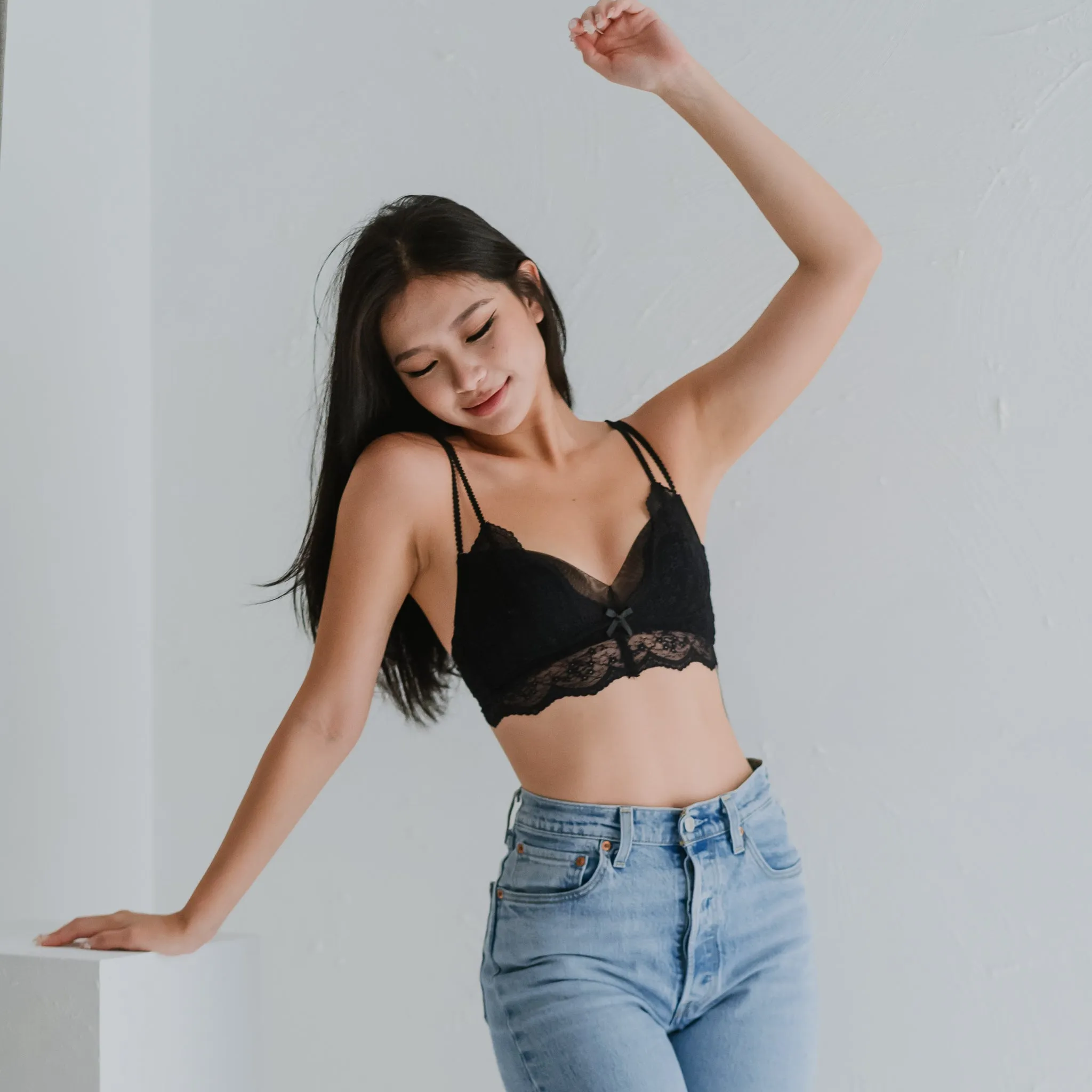 Dainty Daisy! Lace Unlined Wireless Bra in Black