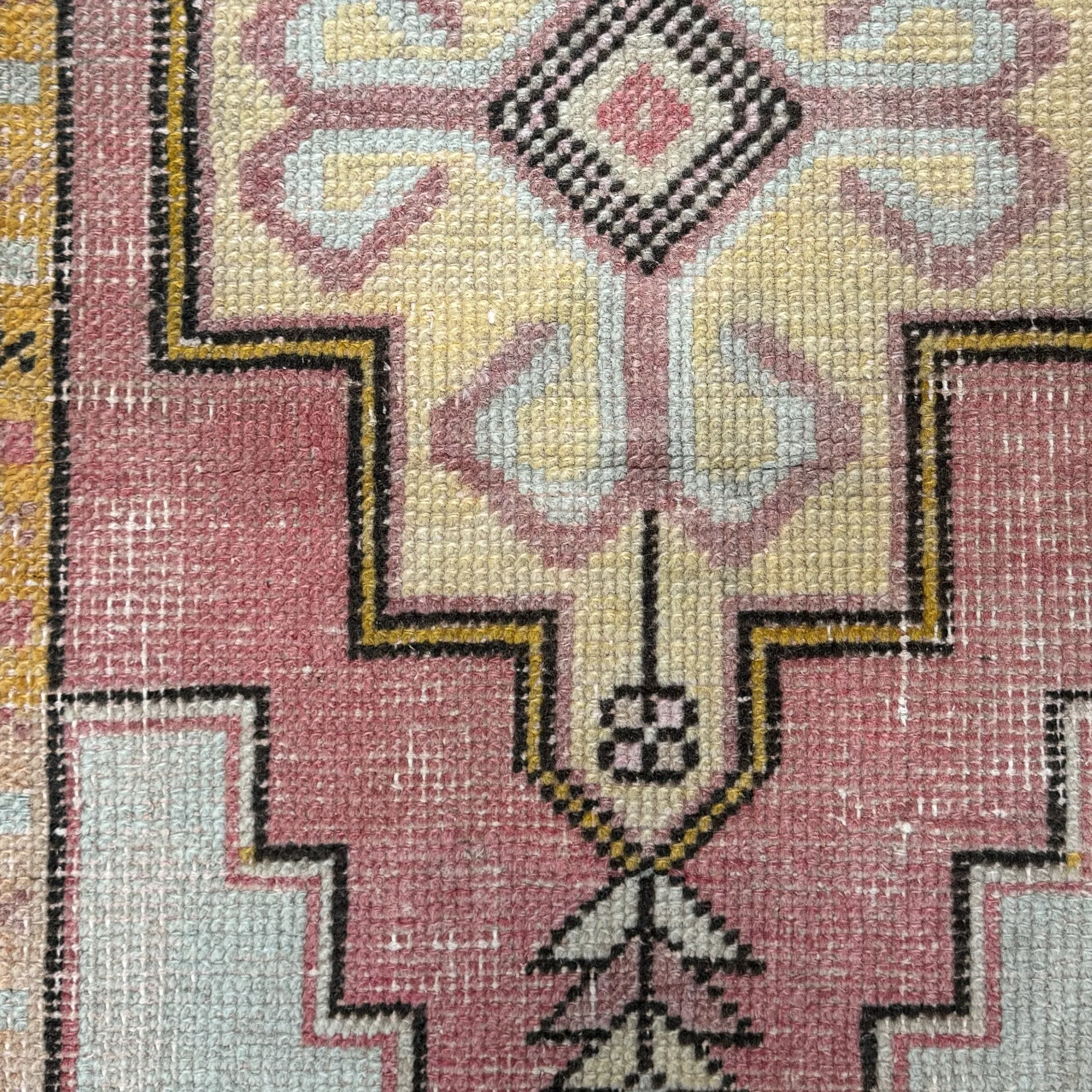 ER43 Handwoven Vintage Rug 1'6x3'2