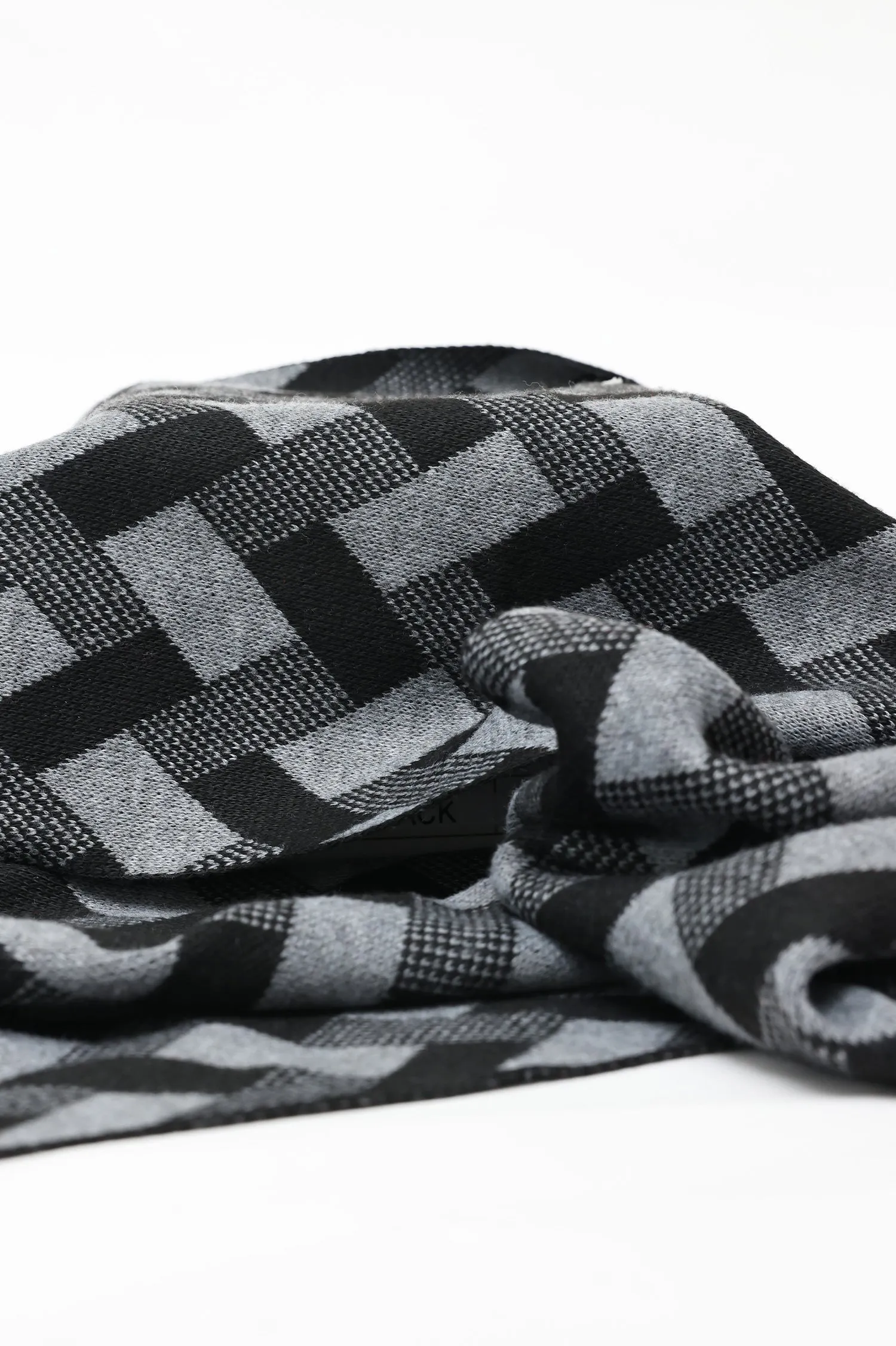 GEOMETRIC WEAVE SCARF-BLACK