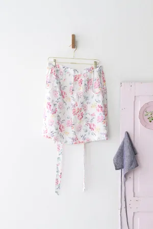 HOSTESS APRON IN FLORAL LINEN