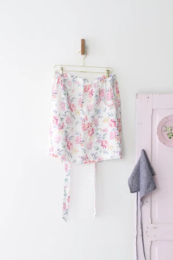 HOSTESS APRON IN FLORAL LINEN