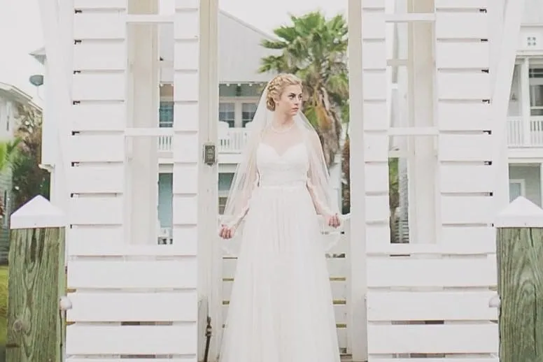 Lace Fingertip Length Wedding Veil with Thin Scallop Lace Trim, Off White/ Ivory Bridal Veil