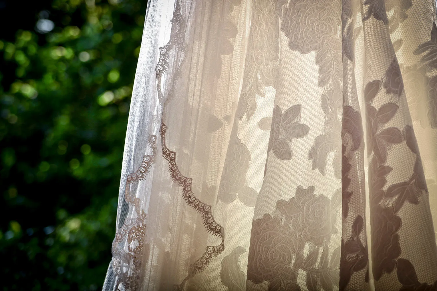 Lace Fingertip Length Wedding Veil with Thin Scallop Lace Trim, Off White/ Ivory Bridal Veil