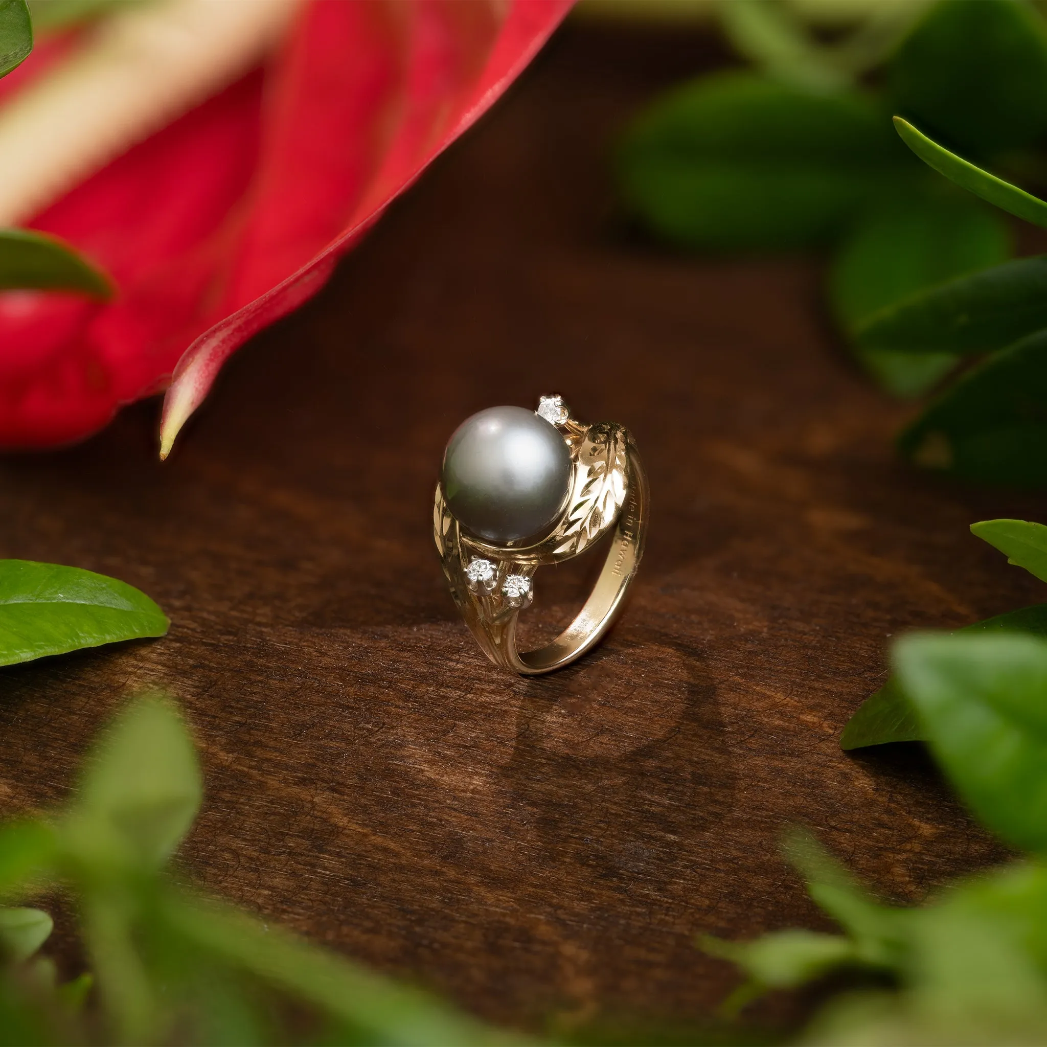 Maile Tahitian Black Pearl Ring in Gold with Diamonds - 9-10mm