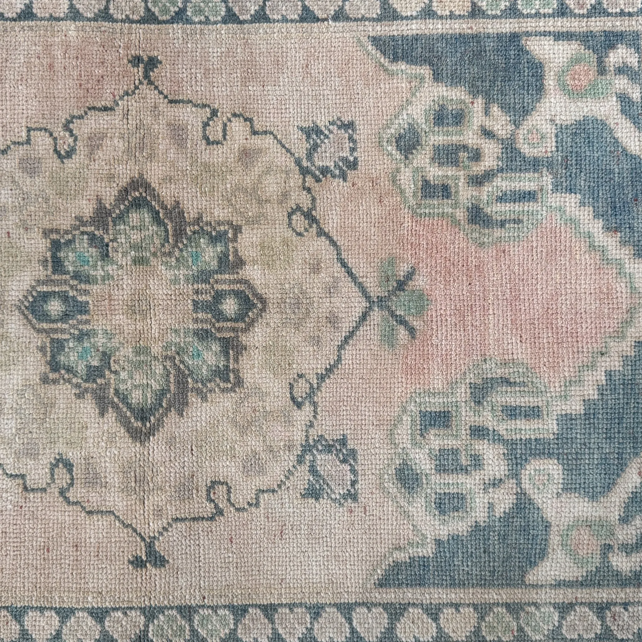 MB161 Handwoven Vintage Rug 1’10x3'5
