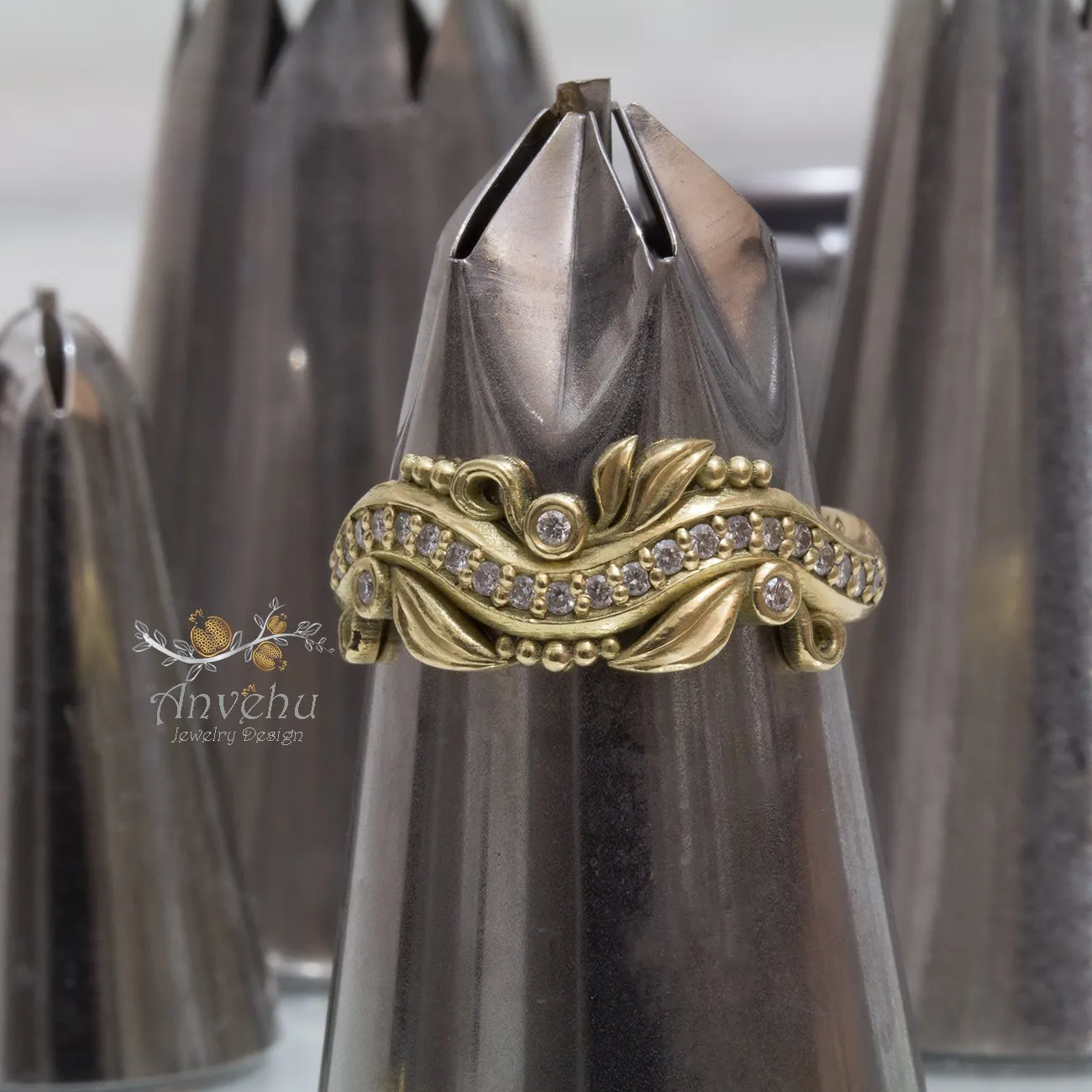 Nava 2 -  Leaves Diamond Band