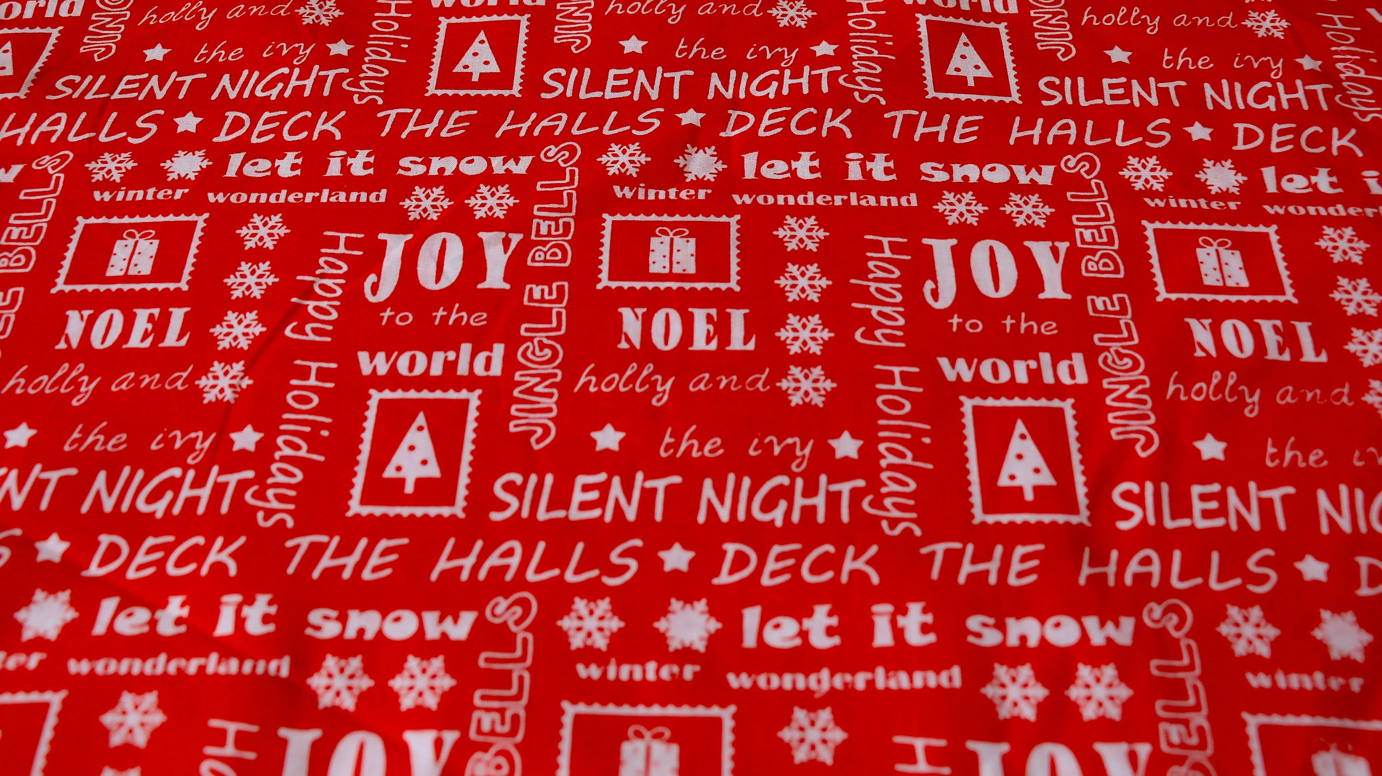 REMNANT 0.60m x 1.12m - CHRISTMAS POLYCOTTON - Christmas song lyric design