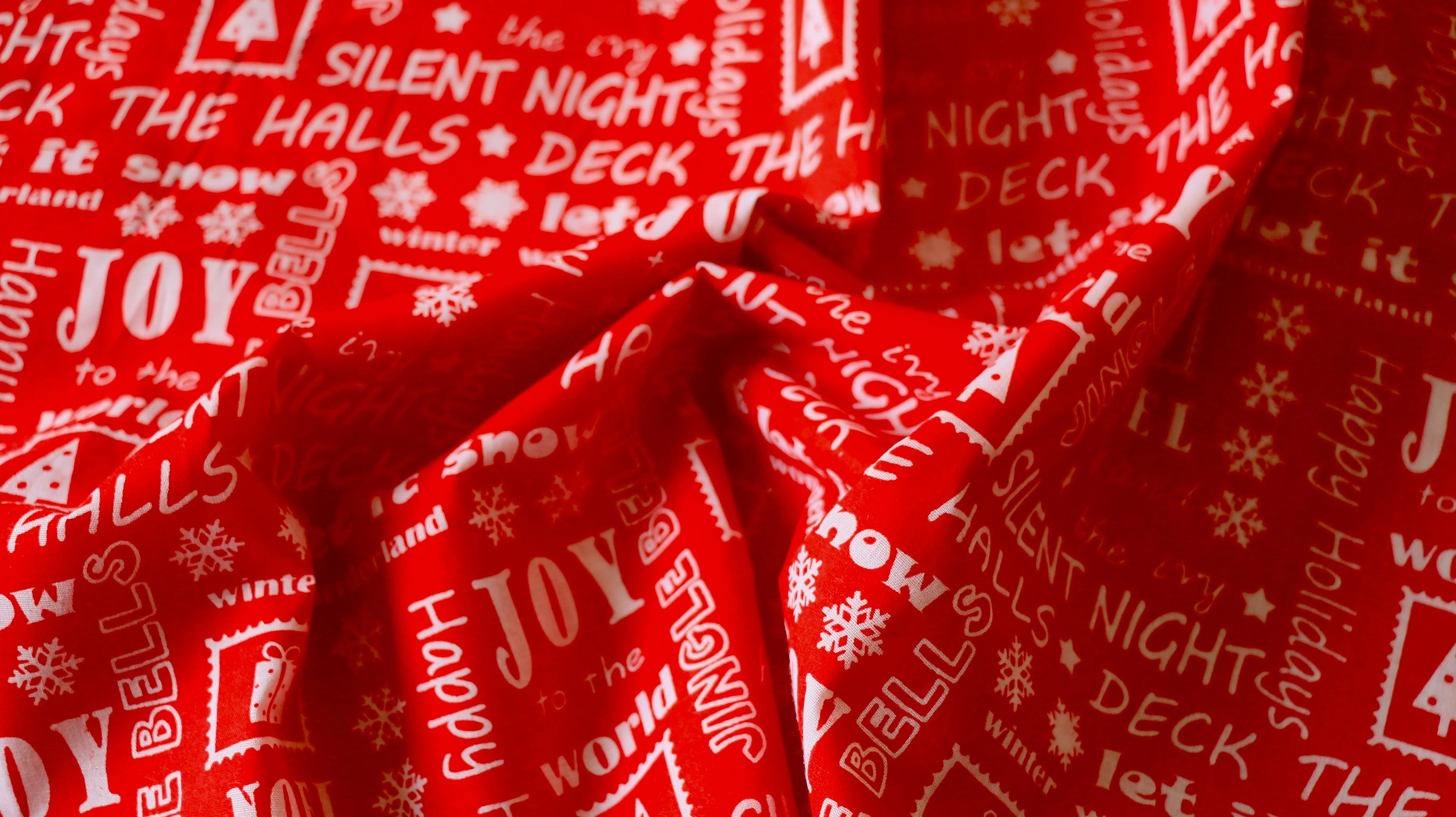 REMNANT 0.60m x 1.12m - CHRISTMAS POLYCOTTON - Christmas song lyric design