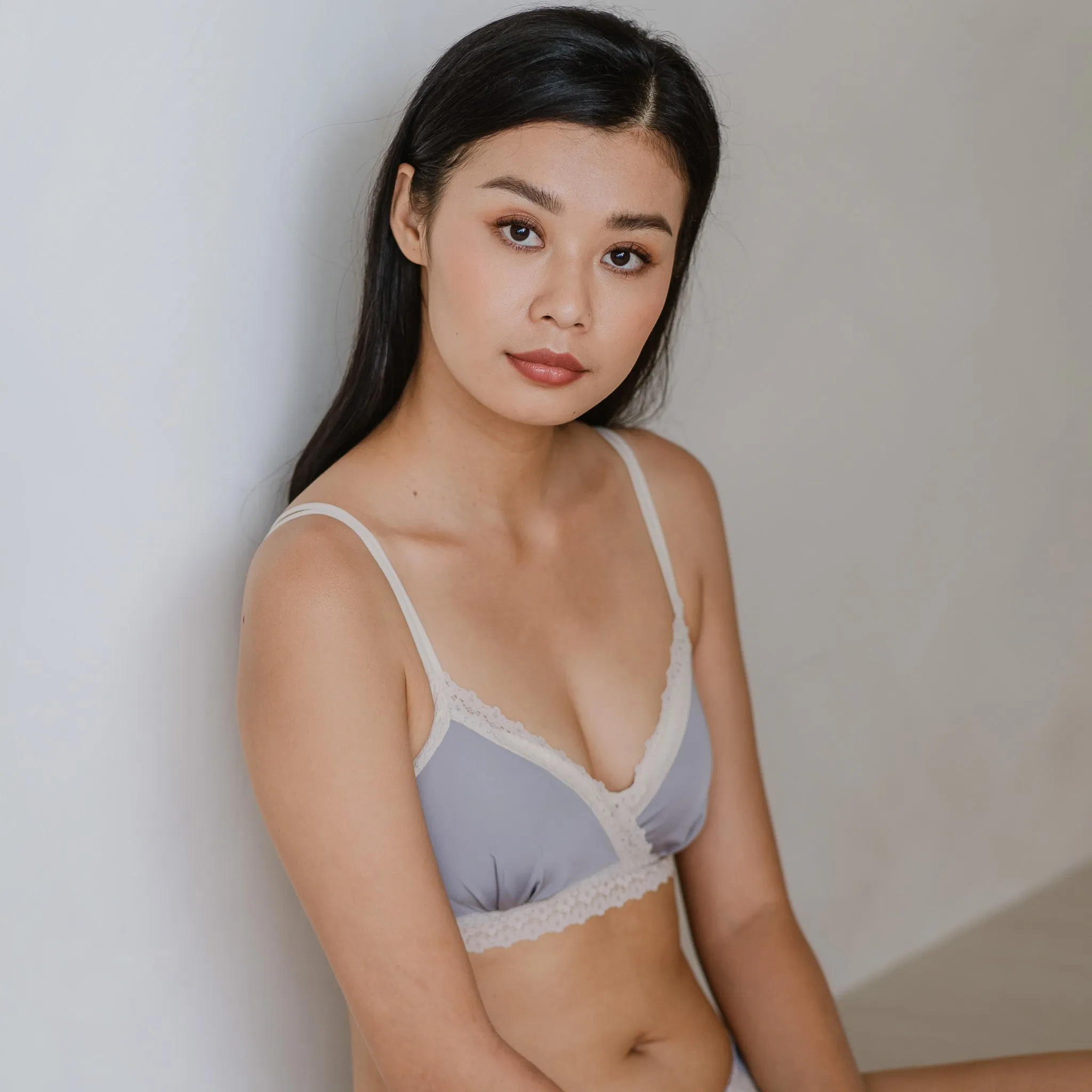 The Silky Smooth! Lace Trim Lightly-Lined Wireless Bra in Taro Crepe (Size S & XL only)