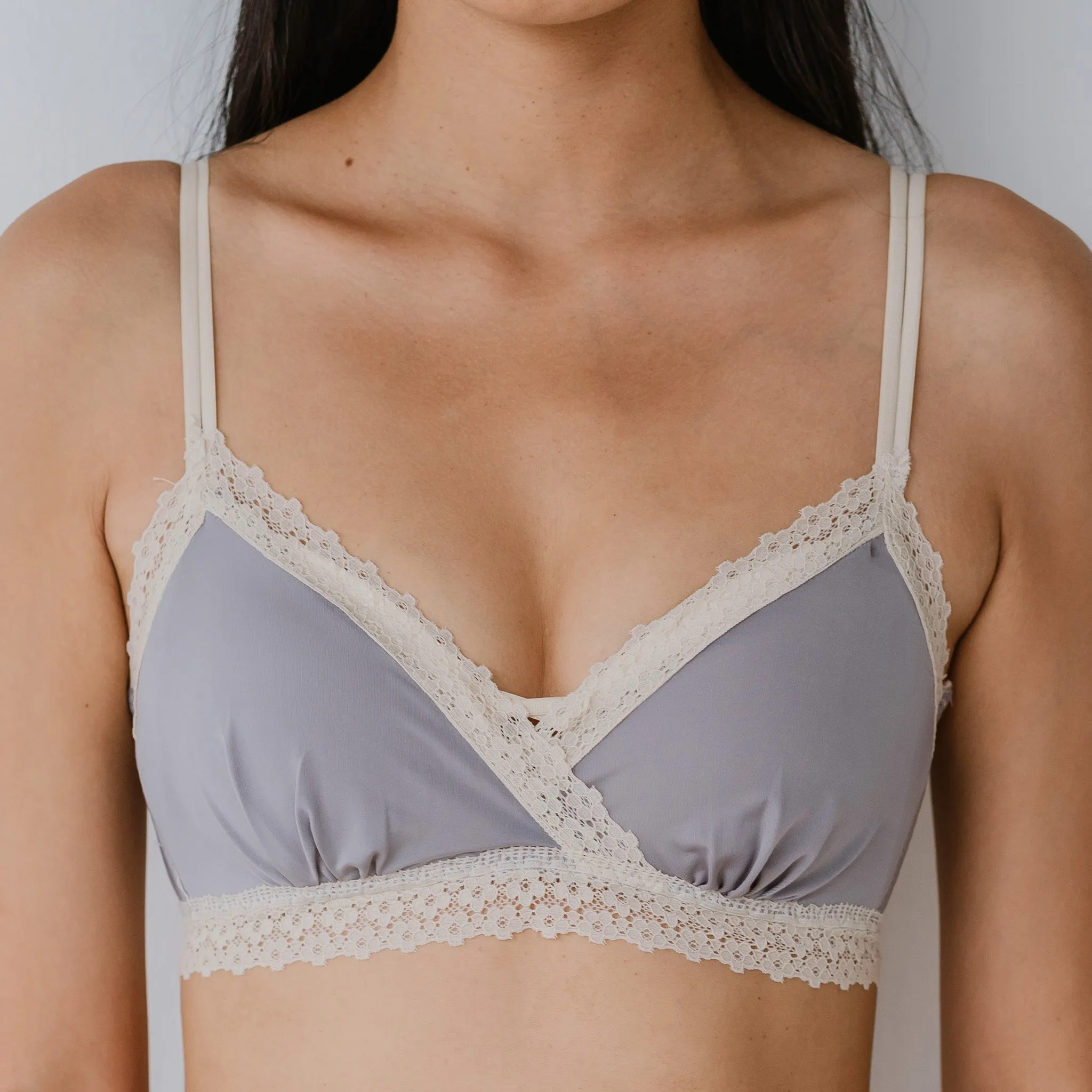 The Silky Smooth! Lace Trim Lightly-Lined Wireless Bra in Taro Crepe (Size S & XL only)