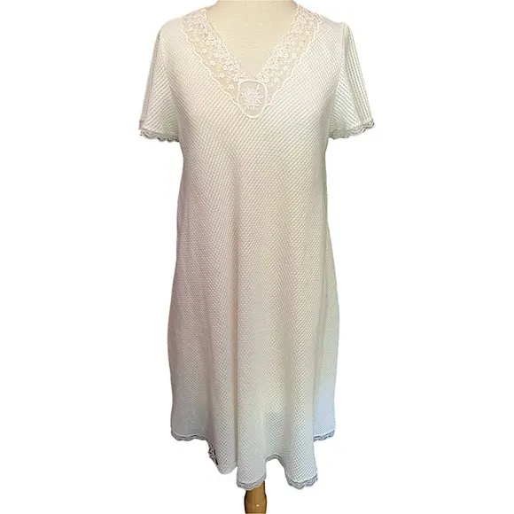 V I N T A G E   Oscar de la Renta Nightgown for Neiman Marcus