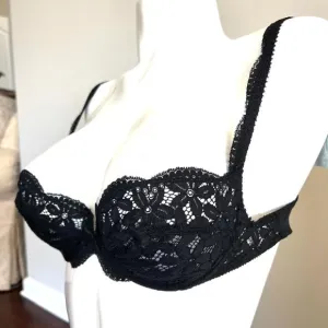 Vintage Lou Bra from Paris France Dainty Daisy Lace flowers &amp; Bows Black 34B 36C