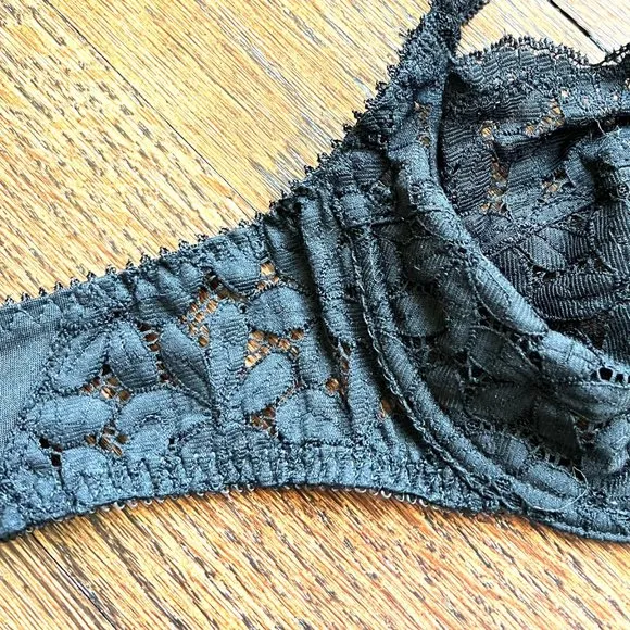 Vintage Lou Bra from Paris France Dainty Daisy Lace flowers &amp; Bows Black 34B 36C